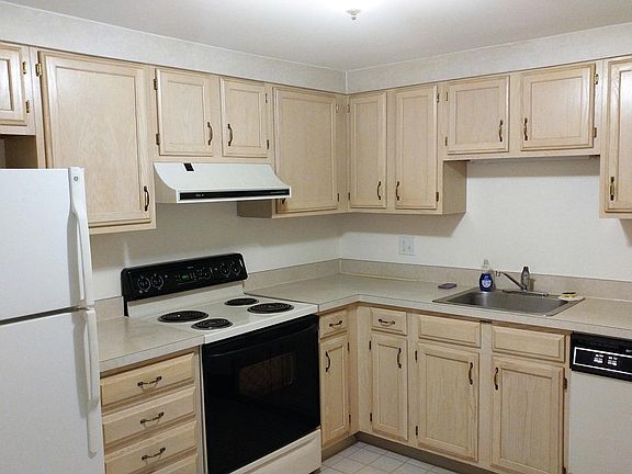 4th image of 324 Washington St APT 203
