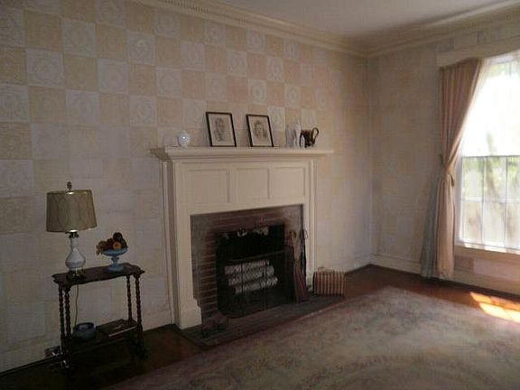 3rd image of 1139 N Main St