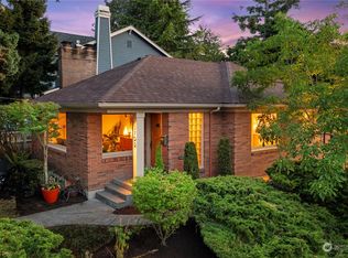 3703 40th Ave SW, Seattle, WA 98116