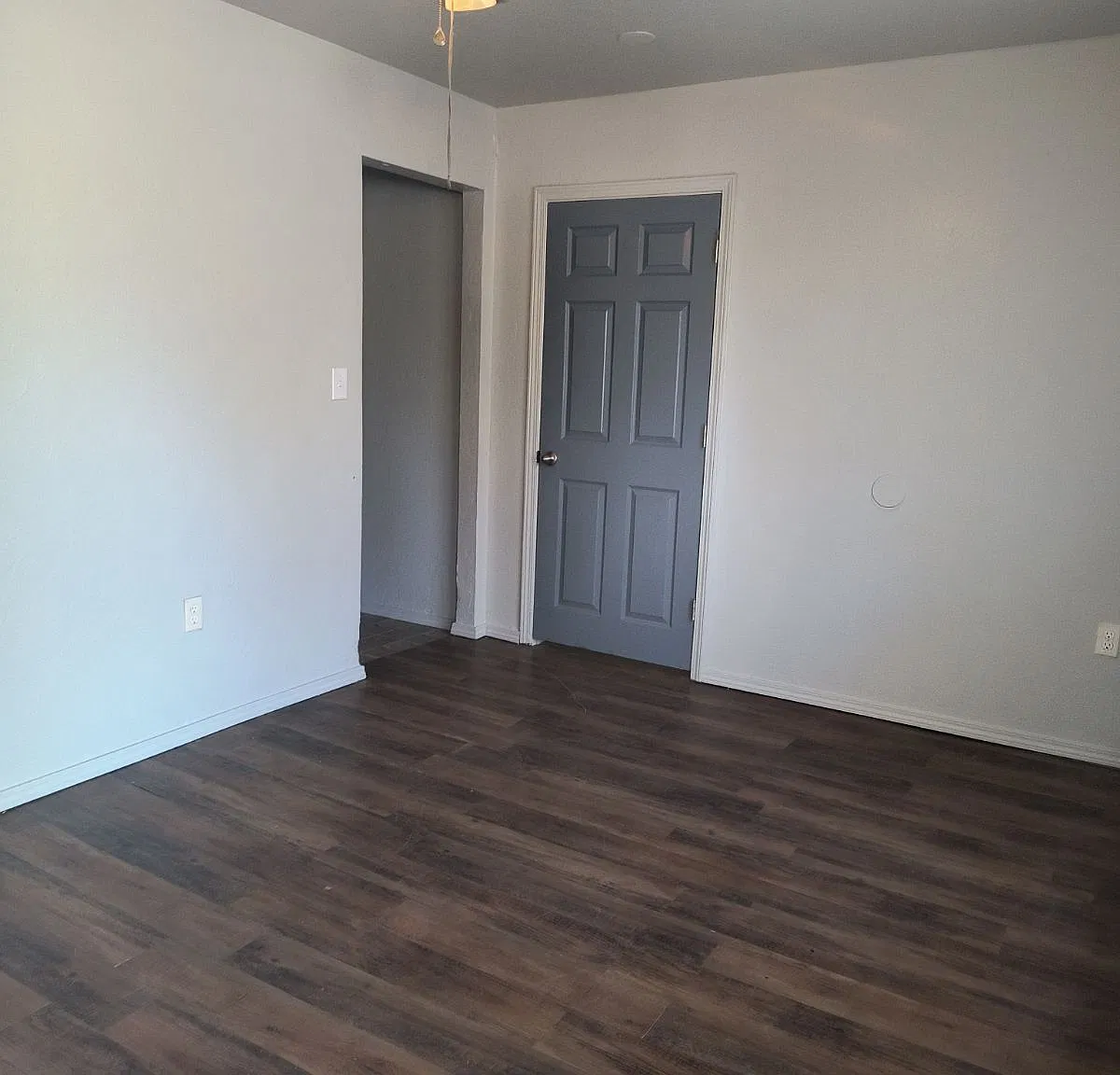 3 bed, 800 sqft, $1,095 — Photo 2