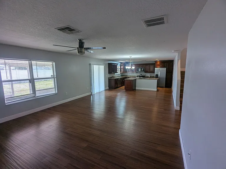 1628 Strathmore Cir — Photo 12