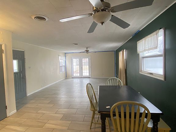 5th image of 416 Burgland Ave