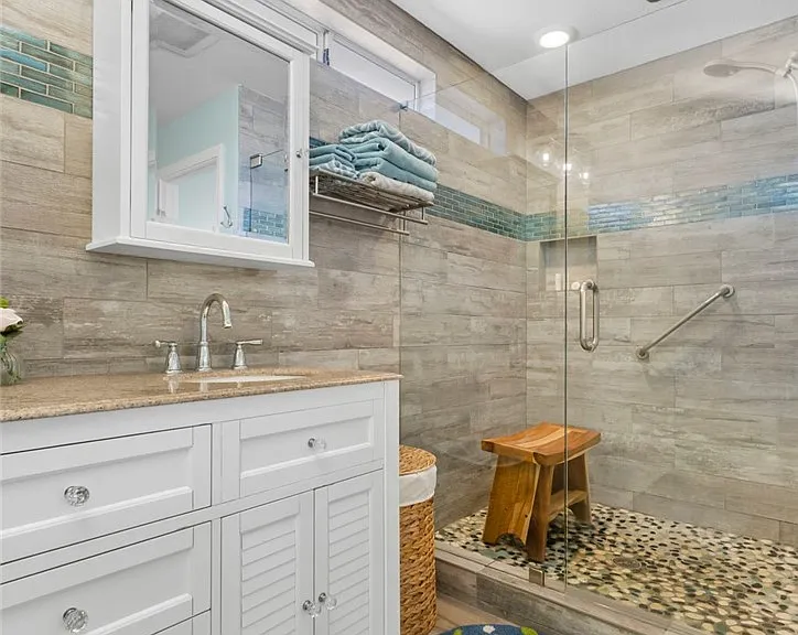 142 E Glaucus St — Photo 18