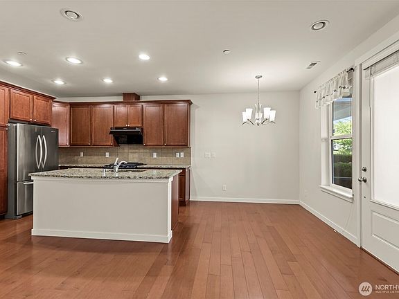 3rd image of 1119 NE Hickory Lane