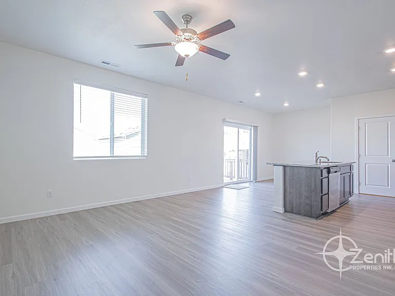 1316 W 15th Ave — Photo 10
