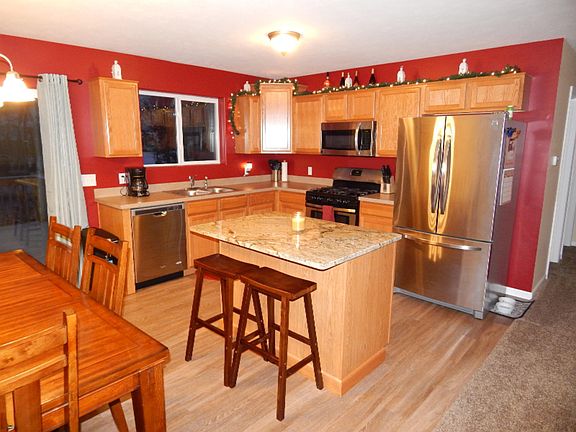 3rd image of 616 W Harmony Dr NE