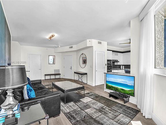 4th image of 300 S Pointe Dr APT 809