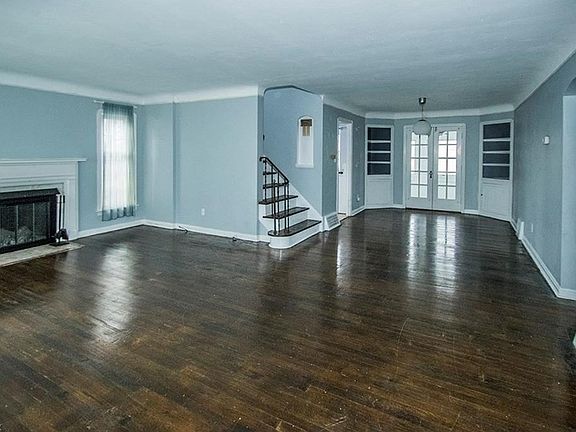 4th image of 3131 W 142nd St