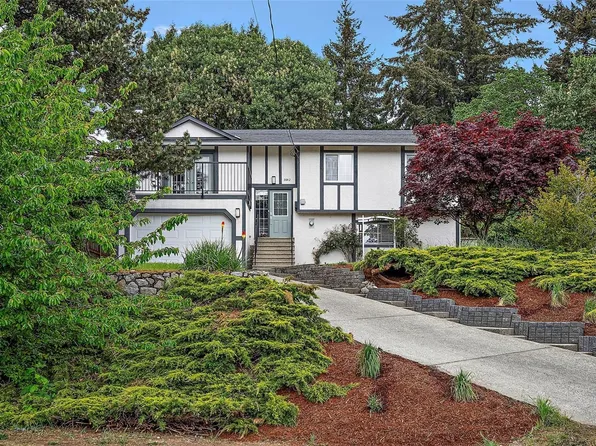 3042 Shoreview Dr, Langford, BC V9B 4K5
