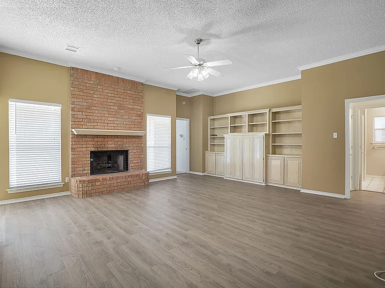 3040 Flamingo Cir — Photo 2
