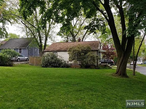 2nd image of 506 Bryant Pl