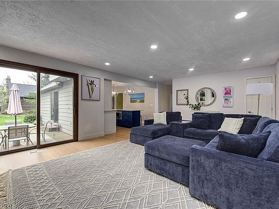 3rd image of 30650 Atlanta Ln