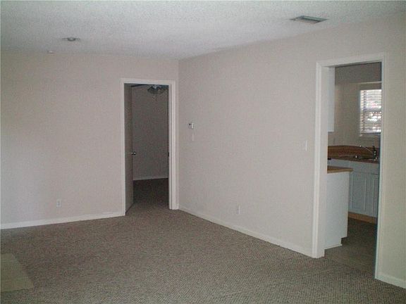 5th image of 603 W Island Square Dr