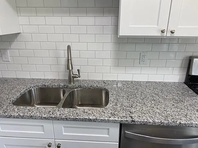 2 bed, 1.5 bath, 1000 sqft, $1,300 — Photo 3