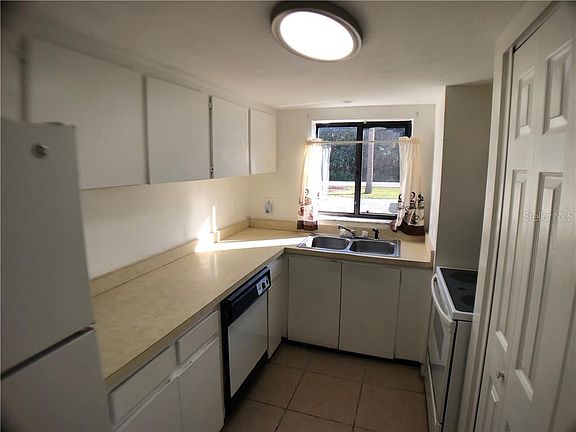 3rd image of 2522 S Oak Ave #D