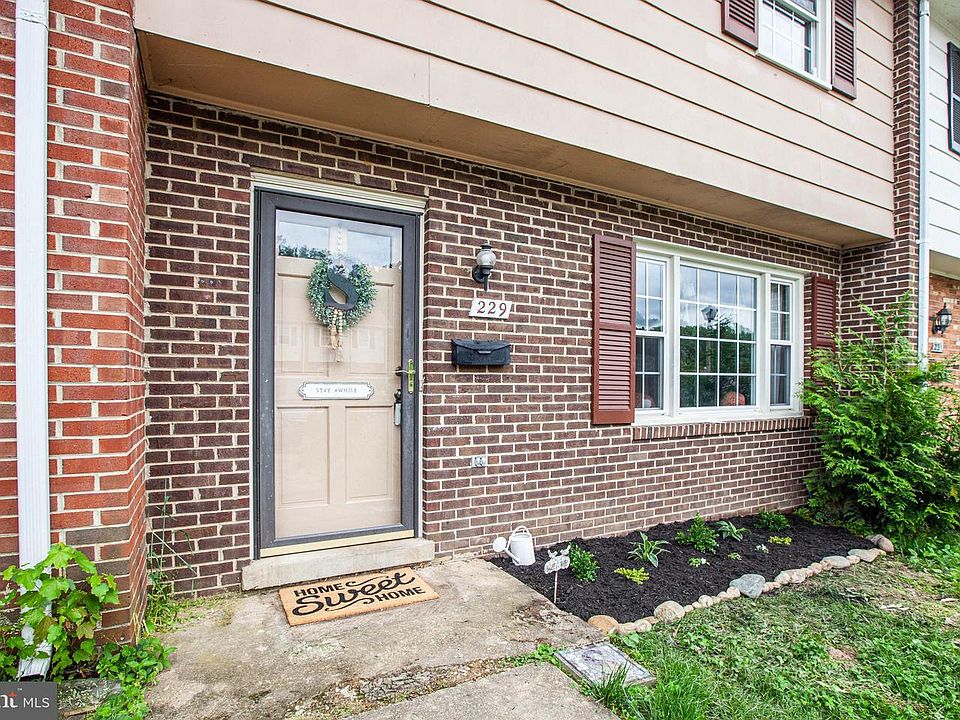 1st image of 229 Overlook Ct