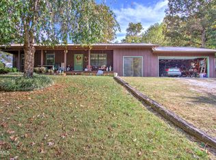 118 Thurman Lavender Rd, Deer Lodge, TN 37726