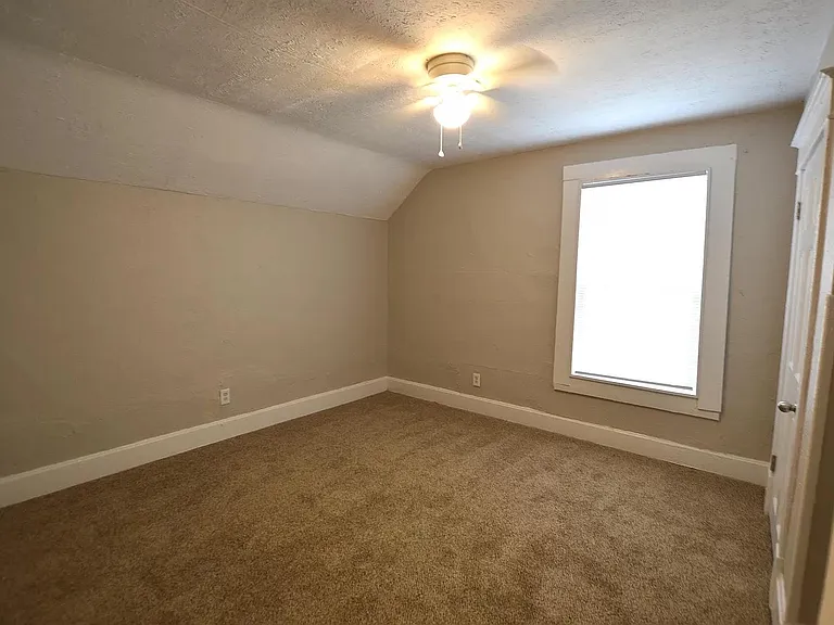 1529 Draper St — Photo 15