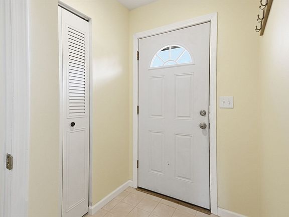 5th image of 117 Beekman Dr Unit 117