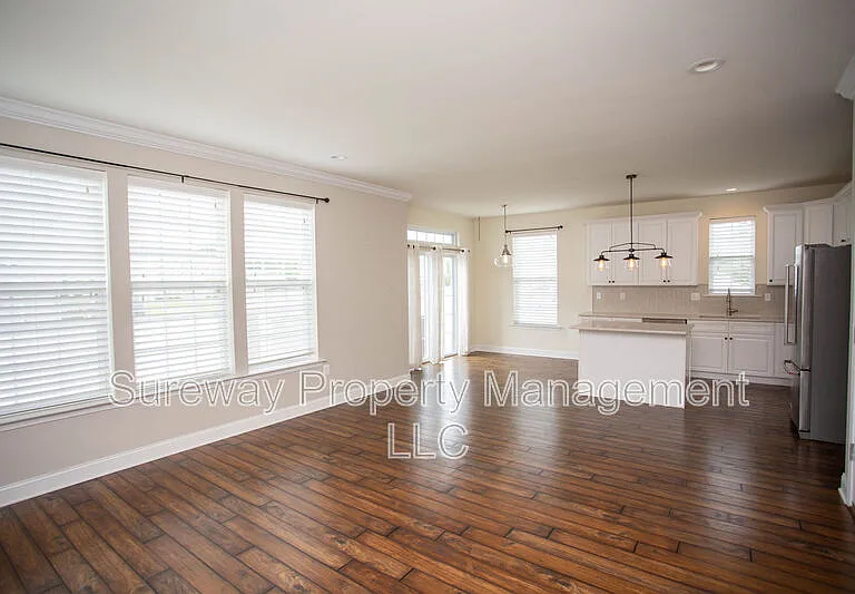 1 Tweentown Close — Photo 5