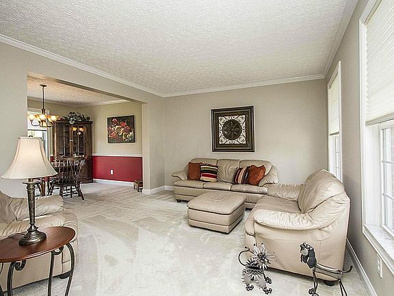 4th image of 328 Dewfall Dr