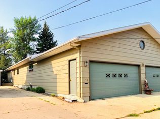 14 9th Ave SE #B, Minot, ND 58701