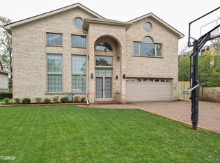 2529 Victor Ave, Glenview, IL 60025