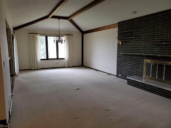 4th image of 1304 Thomas Dr