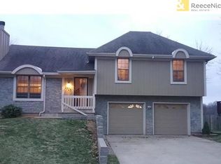 1527 NE Westwind Dr, Lees Summit, MO 64086