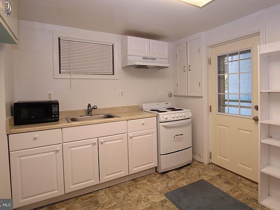 3rd image of 2621 N Sycamore St