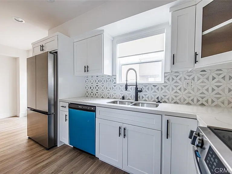 1243 N Sycamore Ave — Photo 23