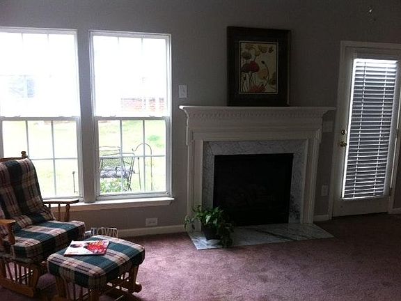 Gas log fireplace in livingroom