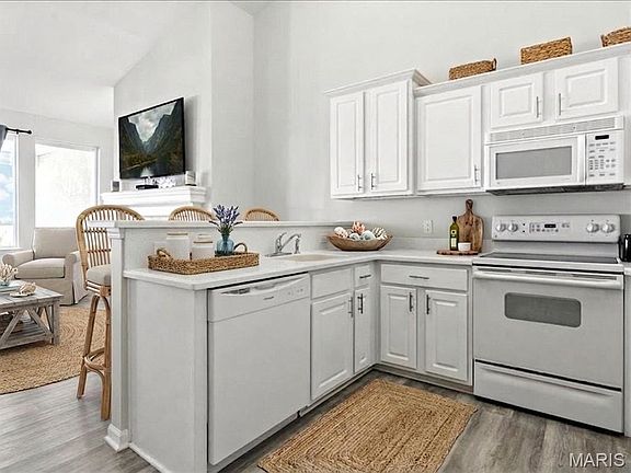 5th image of 230 Plaza Gardens Ct Unit 5B