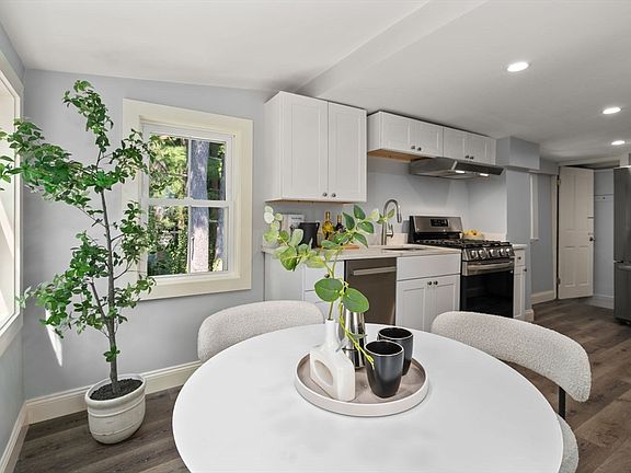 5th image of 613 Grove St #613