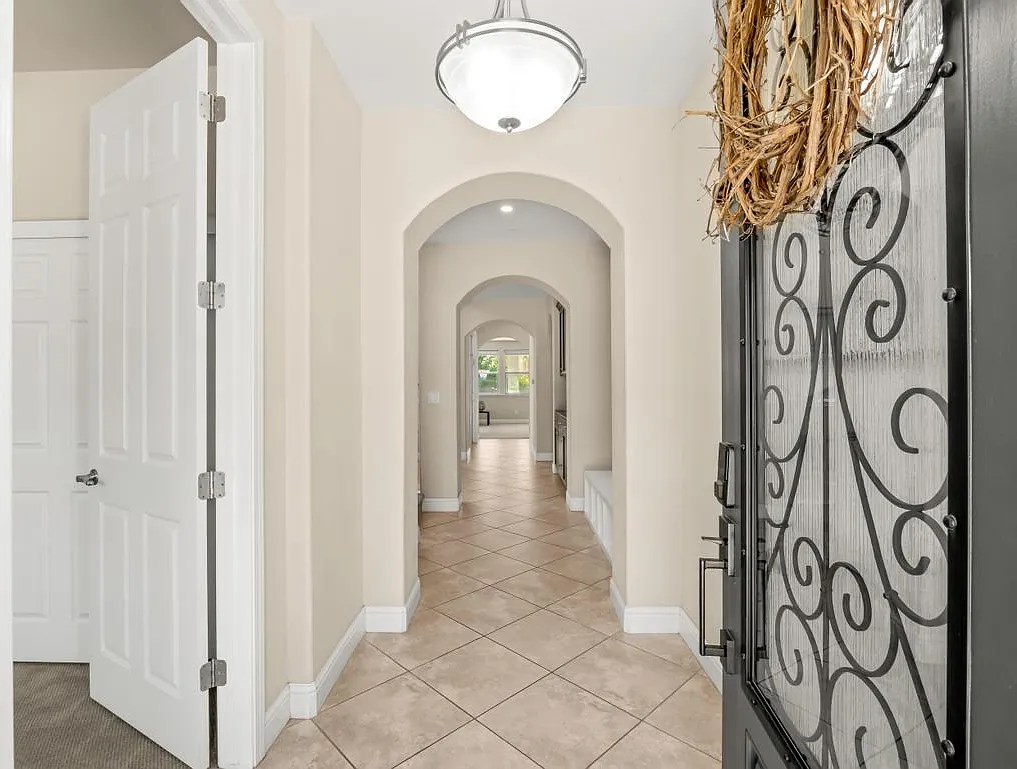 5 bed, 3351 sqft, $4,980 — Photo 3