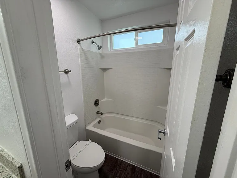 Four Seasons Apartments — Photo 33