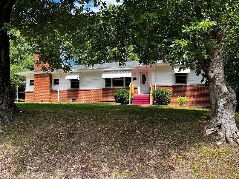 1st image of 716 W Blythe St