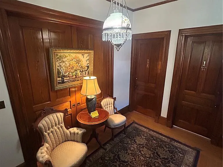 210 E Goepp St — Photo 3