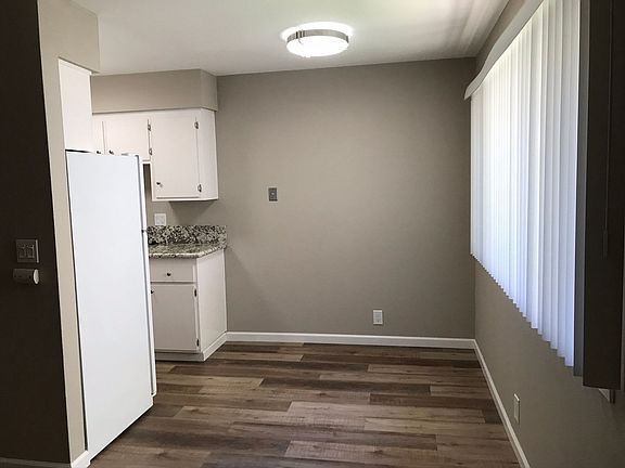 3rd image of 2208 H St #H-6