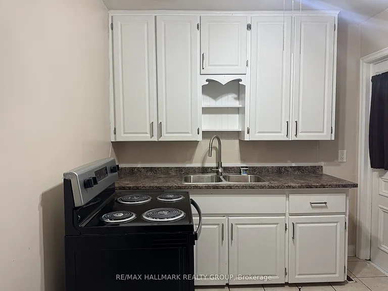 20 Russell St W #3 — Photo 3