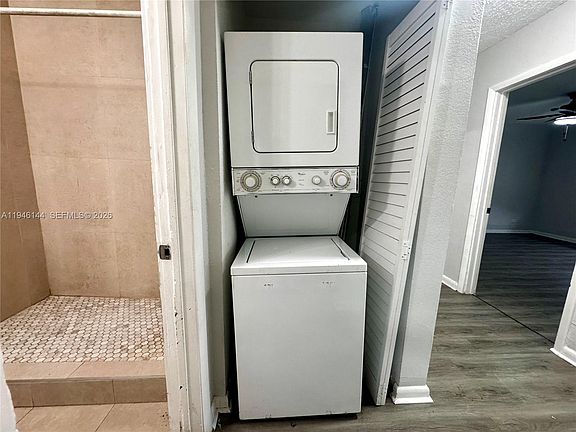 3rd image of 529 SW 3rd St APT 2