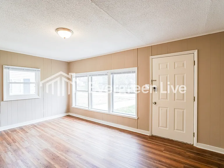 6632 Seward St — Photo 4