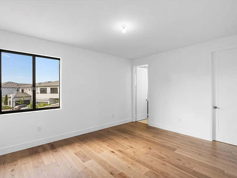 19701 NE 16th Pl — Photo 65