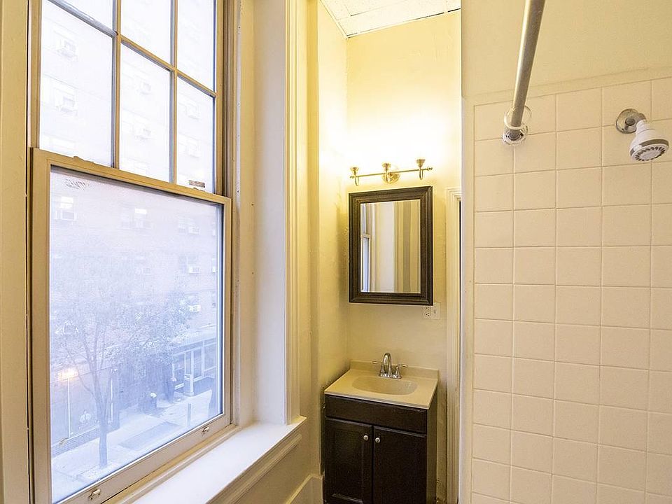 2nd image of 2051 Walnut St #5M