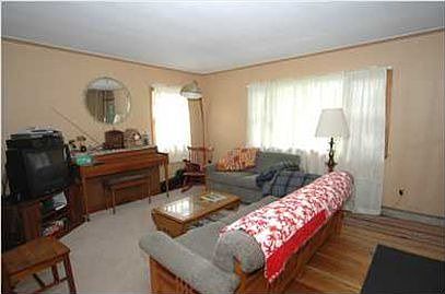 3rd image of 1341 Pine Grove St NW