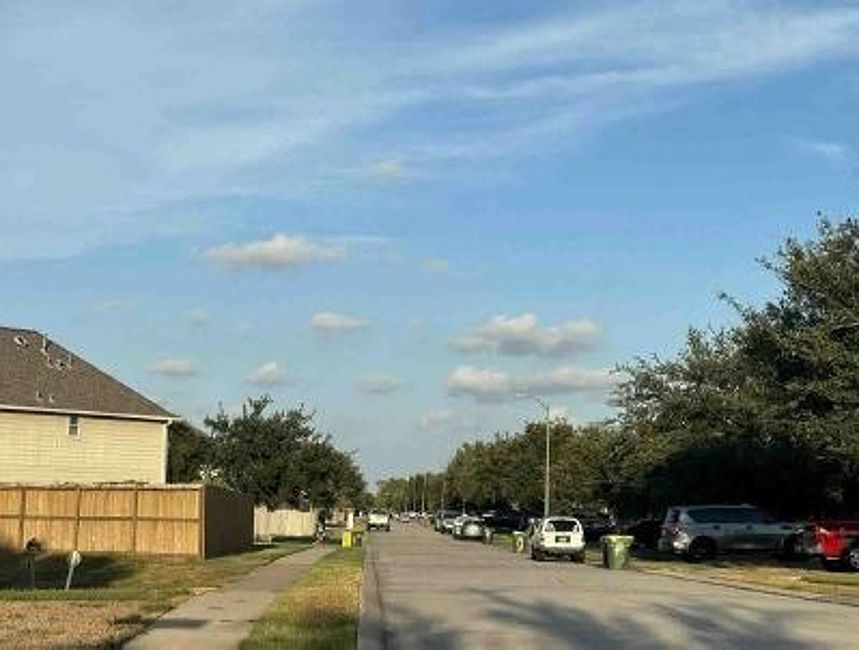 Exterior Neighborhood (street photo)
