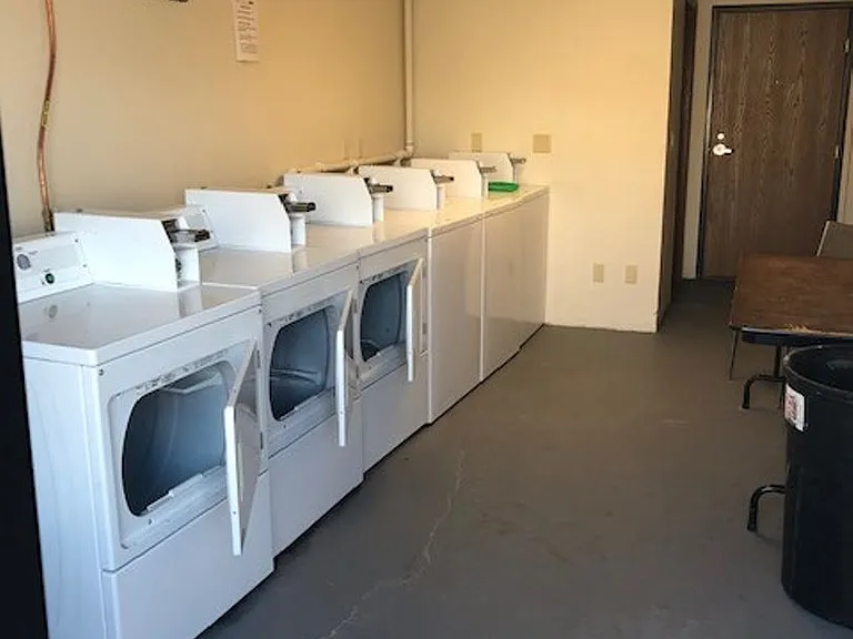 133 E Cedar St — Photo 12