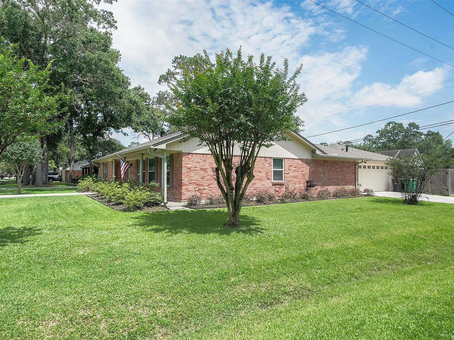 3 bed, 2.0 bath, 1943 sqft, $3,400 — Photo 2