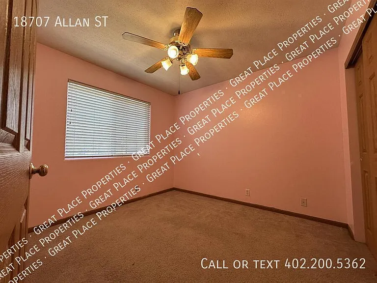 18707 Allan St — Photo 32