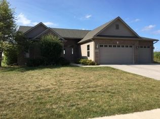 413 Old Orchard Ln, Poplar Grove, IL 61065